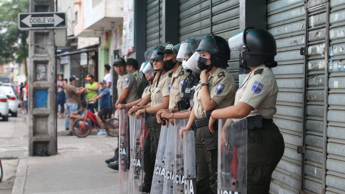 Policía resguarda el suburbio de Guayaquil para evitar saqueos