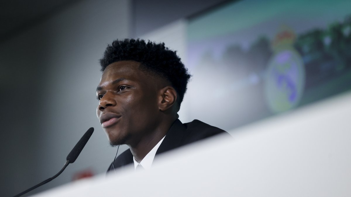 El nuevo futbolista francés del Real Madrid Aurélien Tchouaméni este martes 14 de junio durante su presentación oficial con el club en la Ciudad de Valdebebas en Madrid