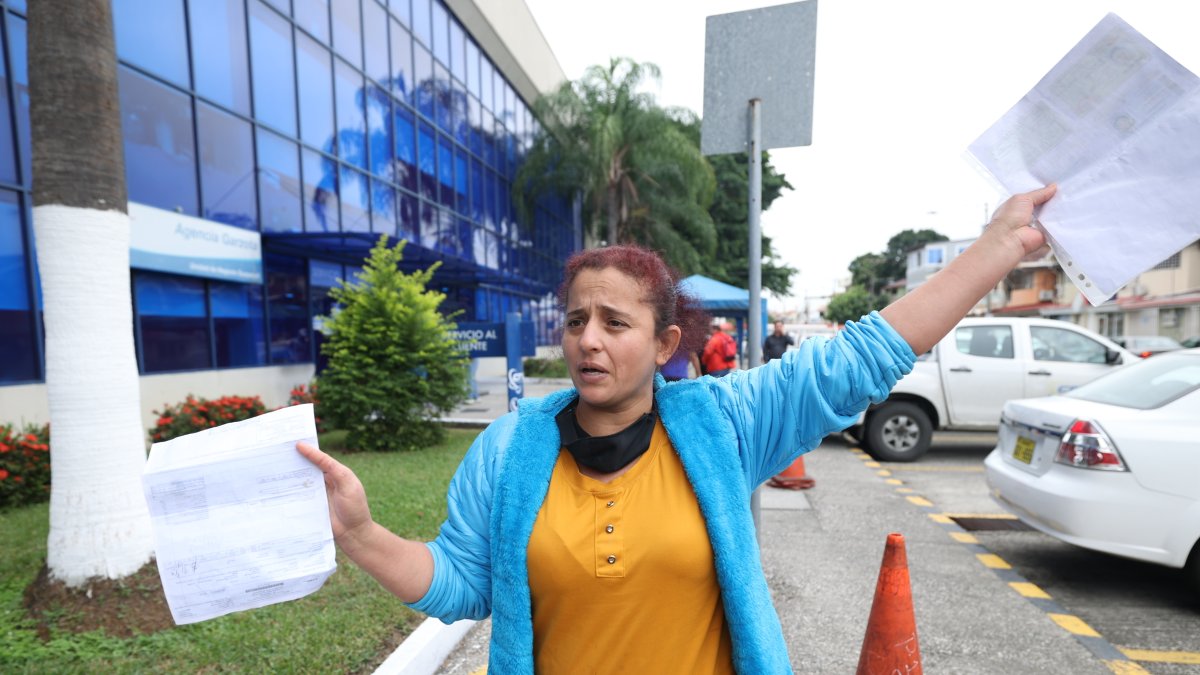 Denuncia. La ciudadanía presenta sus quejas a CNEL, pero la solución es más complicada que el problema.