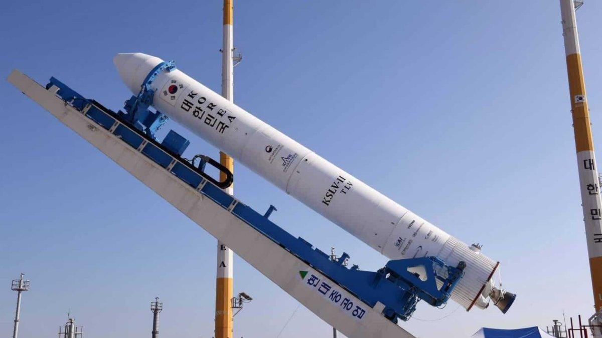 Referencial. Con el cohete ya en la plataforma de lanzamiento, los técnicos del Instituto de Investigación Aeroespacial de Corea (KARI) detectaron este miércoles el funcionamiento incorrecto del componente.
