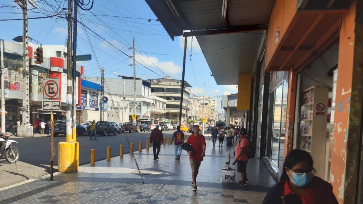 Los locales en el centro funcionan con normalidad