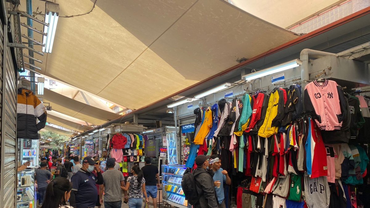 A lo largo de la avenida Eloy Alfaro, sector conocido por la venta de aves y otros animales domésticos, el panorama era tenso, según los comerciantes.