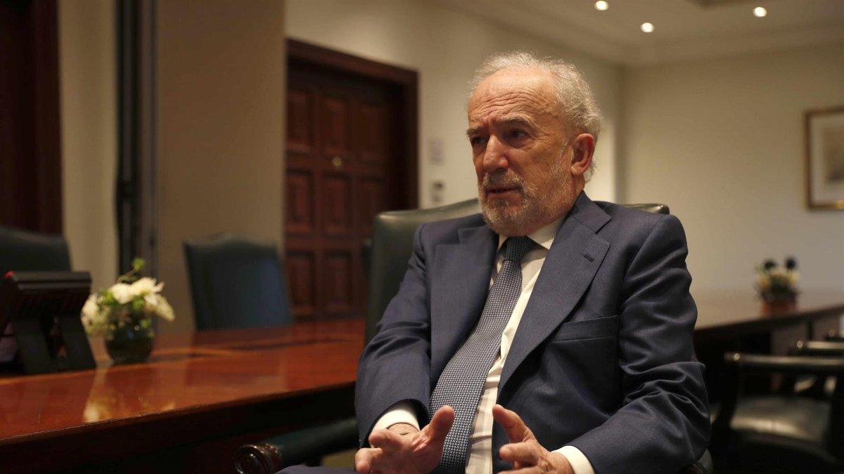 Santiago Muñoz Machado, director de la Real Academia Española (RAE), habla durante una entrevista con Efe, el 14 de junio de 2022, en Lima