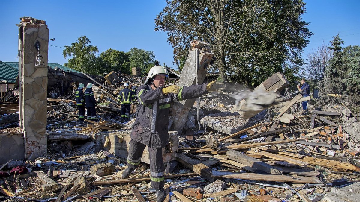 Estamos viendo una cantidad desproporcionada de abusos de los rusos en comparación con las fuerzas ucranianas, pero cualquier esfuerzo internacional de rendición de cuentas debe centrarse en ambos bandos