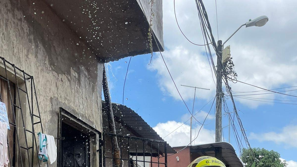 Los bomberos llegaron luego de minutos al lugar del incidente