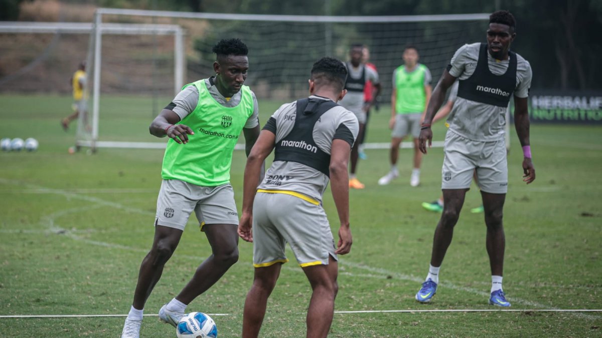 Barcelona se alistaba para medir a El Nacional en el estadio Olímpico Atahualpa