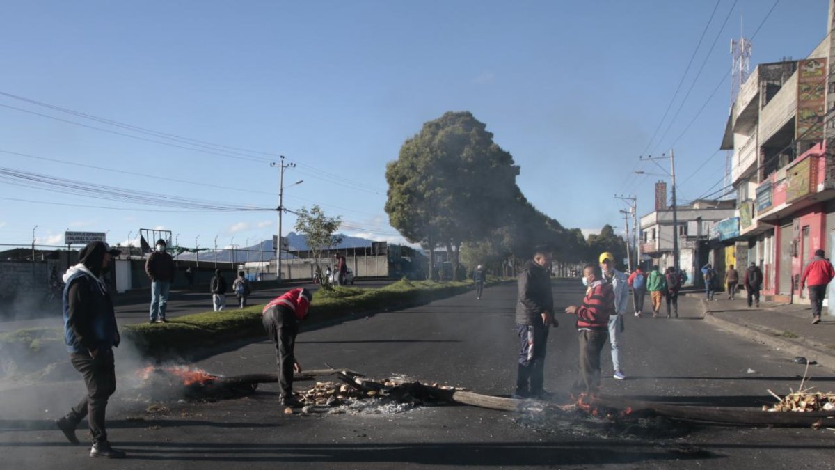 La situación aún no era controlada por las autoridades y la estación central de la Ecovía permanecía aún cerrada.