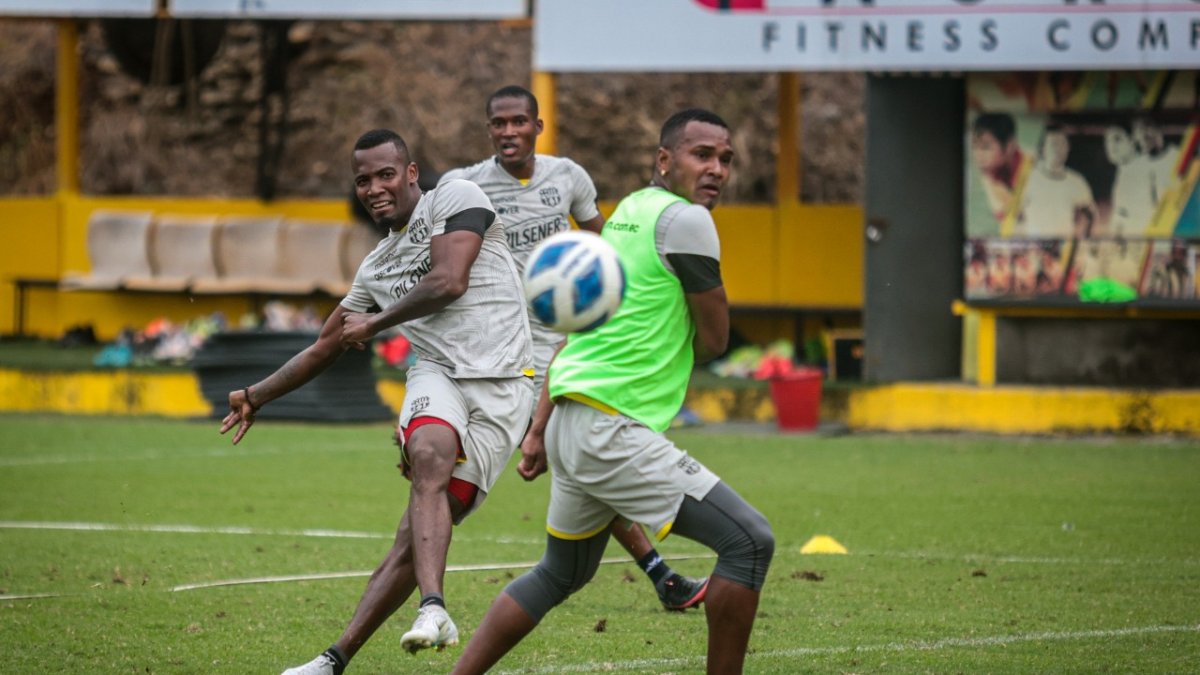 Cristian Penilla tampoco seguirá con los toreros en el segundo semestre del año.