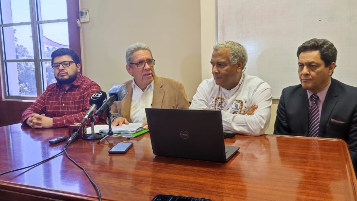 Cuatro de los seis comisionados se presentaron este jueves en la Gobernación del Guayas.