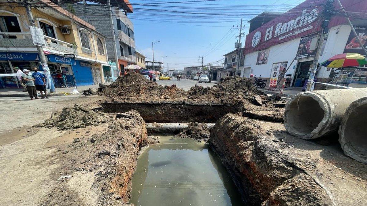 El enorme hueco llama la atención del vecindario