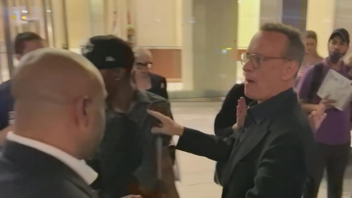 Tom Hanks durante el incidente en un restaurante de Nueva York.
