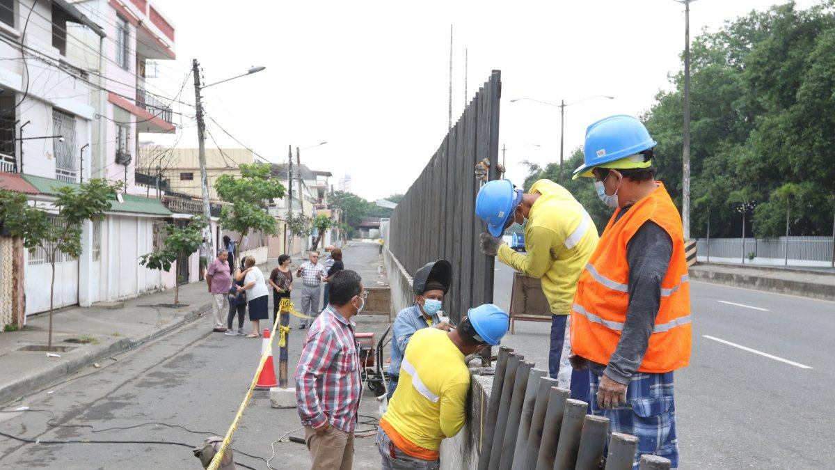 Medidas. Los vecinos de la Ferroviaria han colocado cercos eléctricos y cámaras de videovigilancia en sus viviendas para evitar ser blanco del hampa.