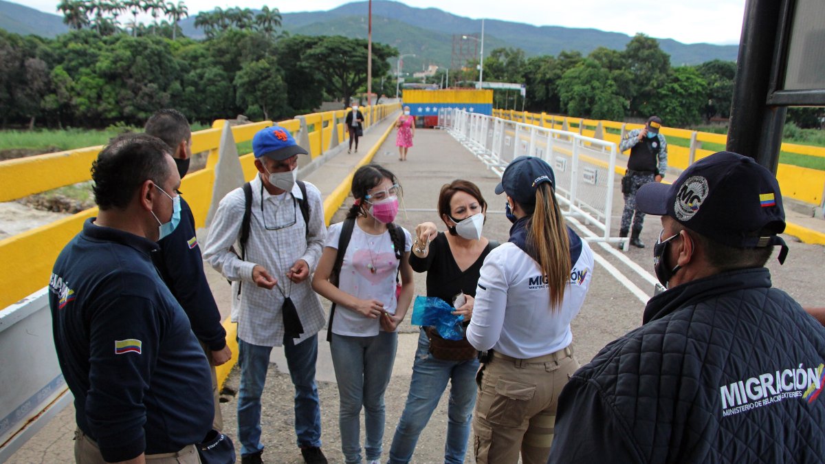 Cualquiera que sea el ganador de las elecciones presidenciales en Colombia abre las expectativas por las relaciones con Venezuela. /  Mario Caicedo