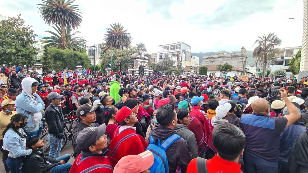 Los manifestantes indígenas llegaron hasta AMBATO a pie y en grupos motorizados que recorrían las calles hasta en Contravía.