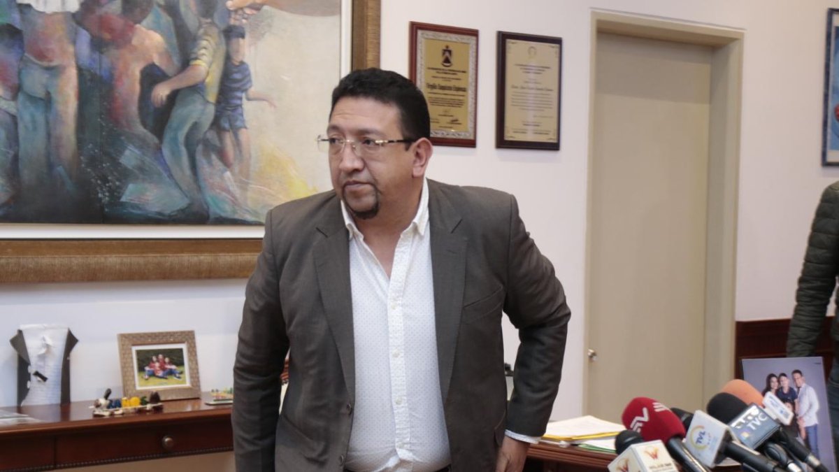 Anuncio. El presidente de la Asamblea anunció que el lunes habrá una sesión.