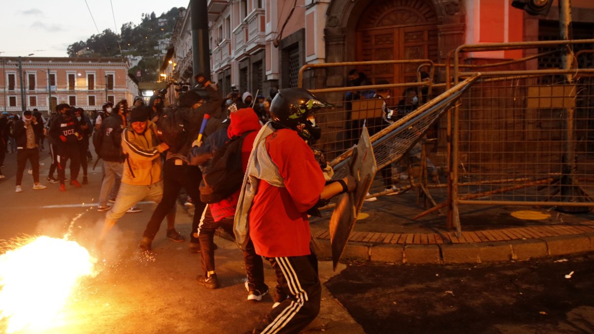 Violentos. No hay marcha pacífica que no sea vea coronada con lanzamiento de piedras y bombas molotov.