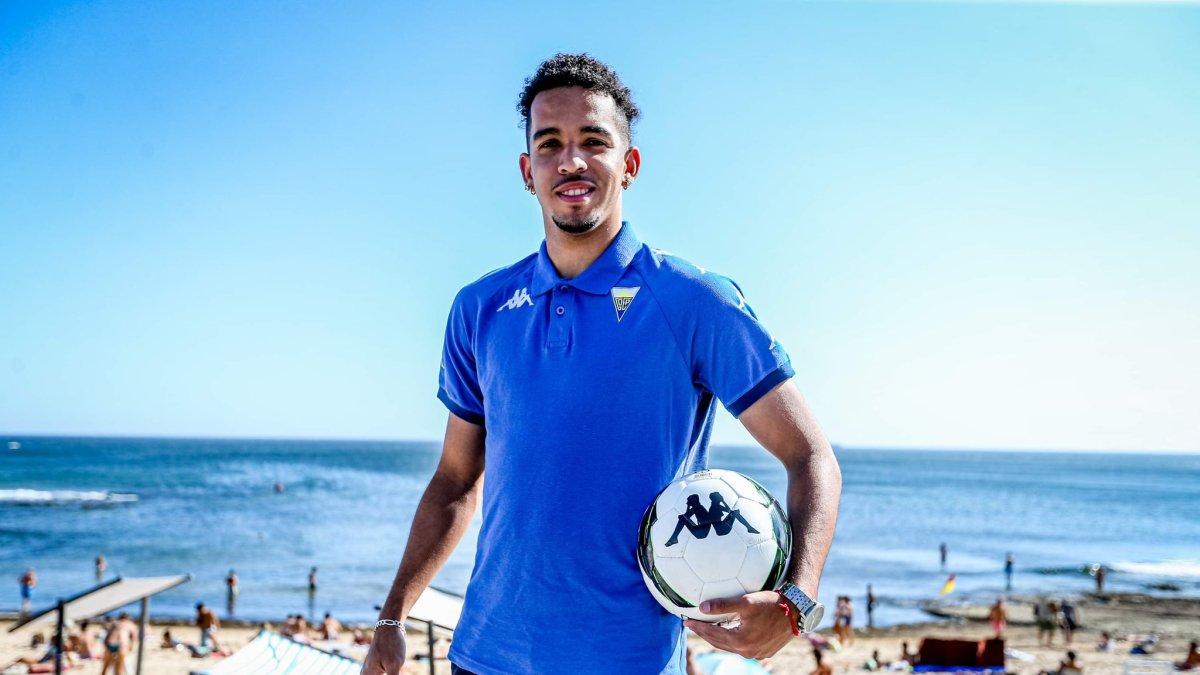 Con apenas 20 años, el zurdo ecuatoriano no ha tenido oportunidades para mostrarse en el balompié europeo.