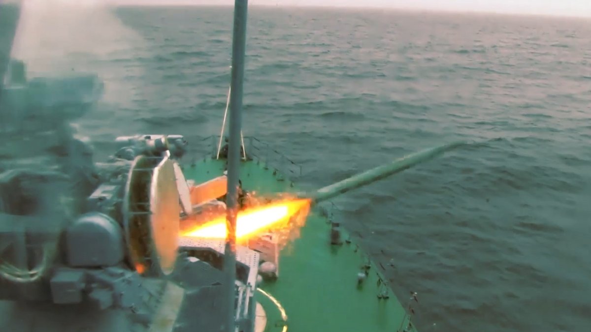 Lanzamiento de un misil desde un buque de guerra de la Marina rusa