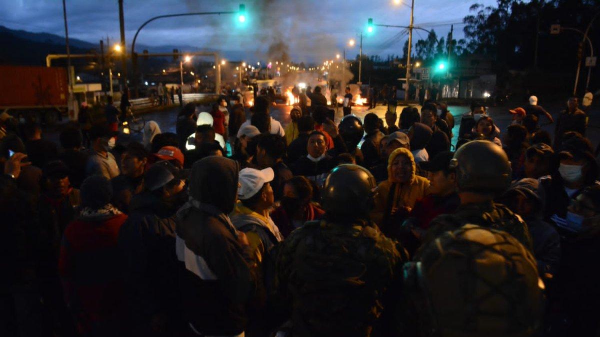 La tensión aumenta a medida que los manifestantes indígenas avanzan hacia Quito por el sur