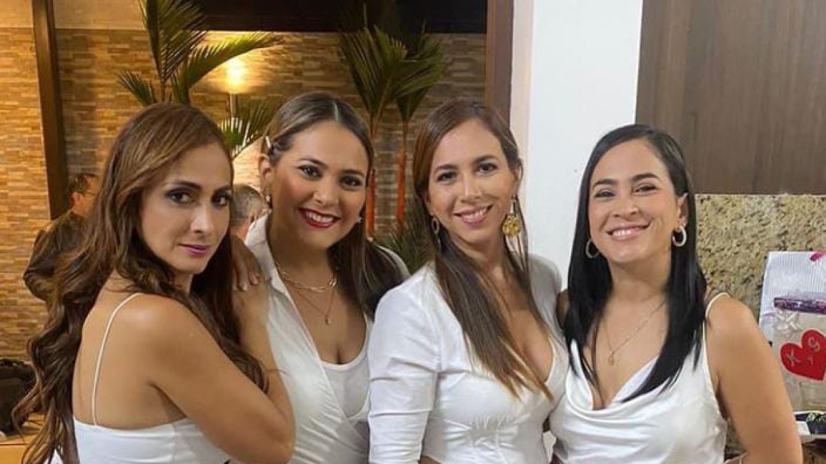 María José con sus hermanas, Raquel, María Fernanda y Gabriela.