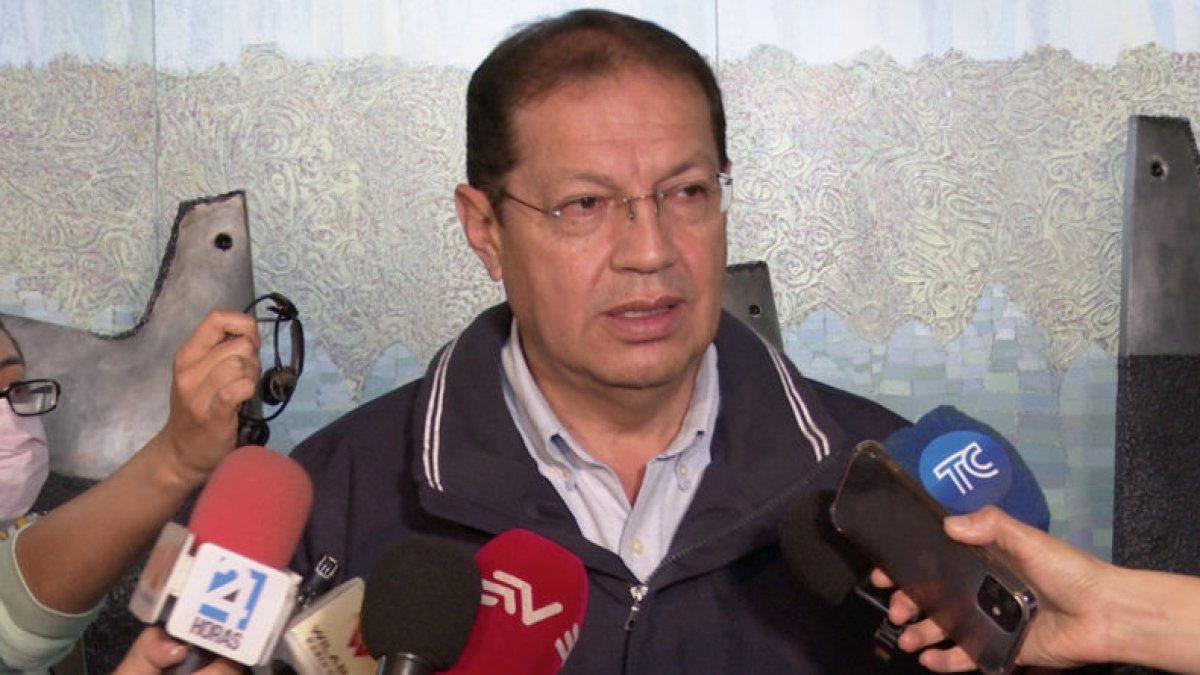 Santiago Guarderas, alcalde de Quito, pide las medidas cautelares hasta que se dé la mediación anunciada por el presidente de la Asamblea Nacional.