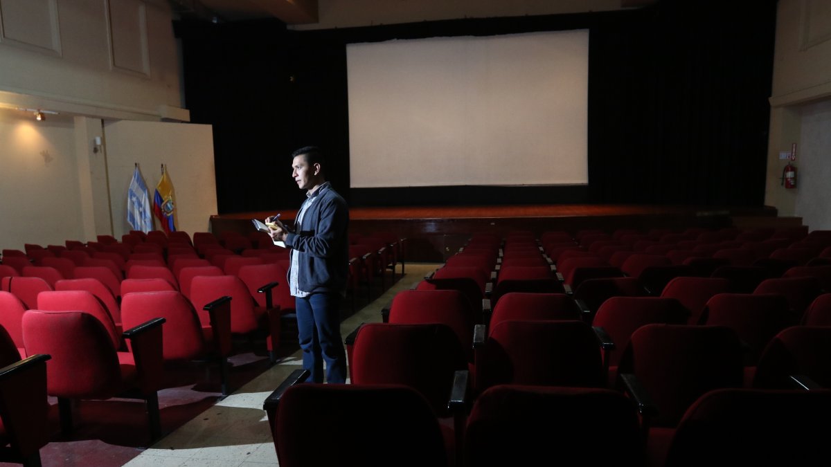El cine. La sala ‘Enrique Gil Calderón’ está en el quinto piso del edificio sede de la Casa de la Cultura Núcleo del Guayas. Tiene capacidad para 260 espectadores.