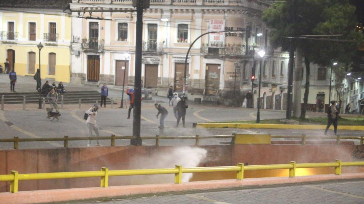 Enfrentamientos entre policías y manifestantes en el Centro Histórico.