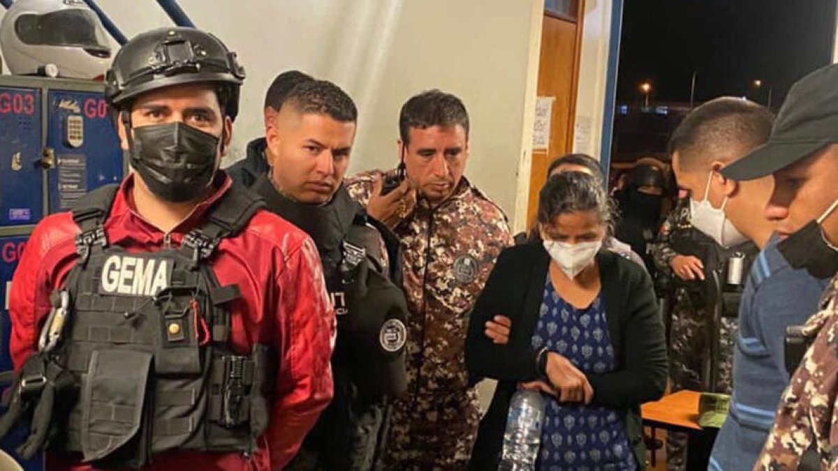 Sospechosos. La Policía atrapó a Leandro Norero (de casco y chaleco) y a sus familiares en mayo pasado.