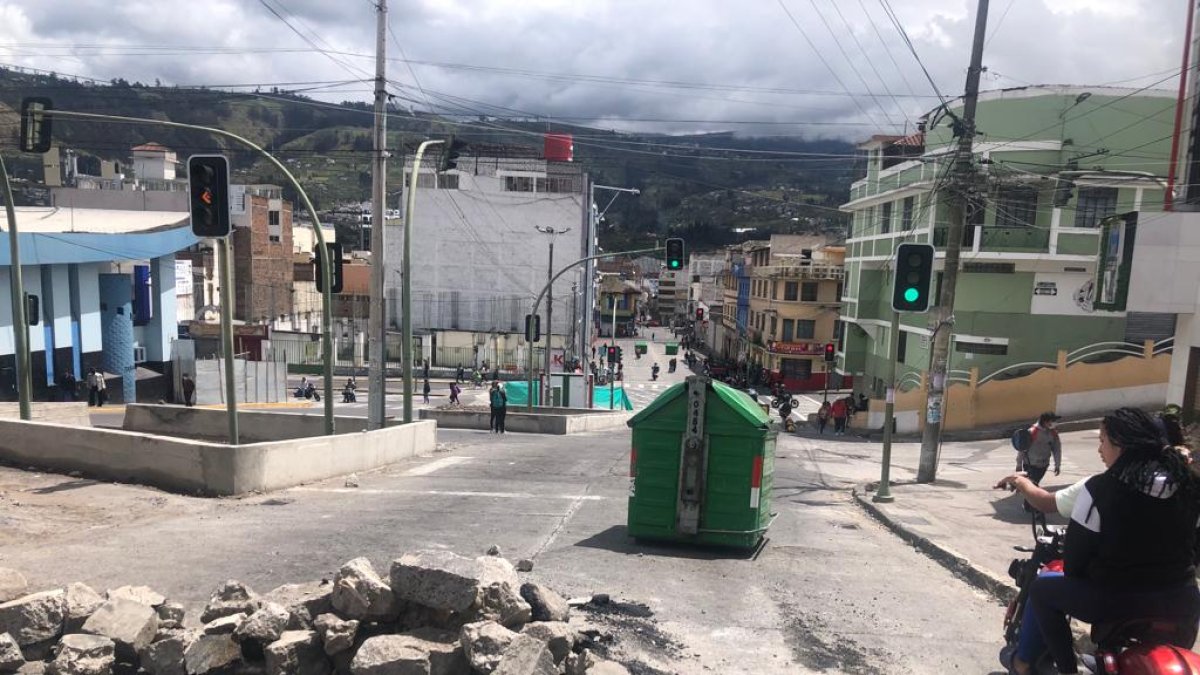 Los dirigentes indígenas aseguraron que ellos siempre han mantenido la libre movilidad en las calles, sin embargo todo está cerrado en Ambato.