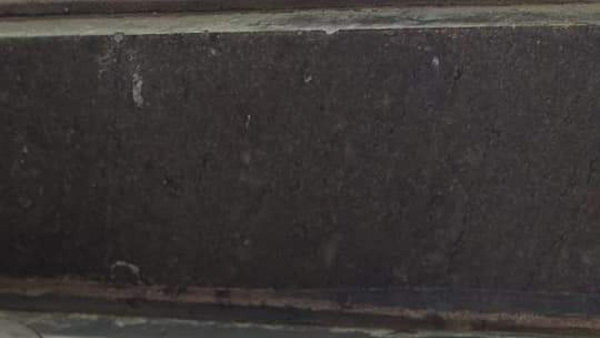 Daño. La mañana de este martes 21 de junio de 2022, los habitantes de Ambato denunciaron que había un líquido negro y oleoso en su agua.