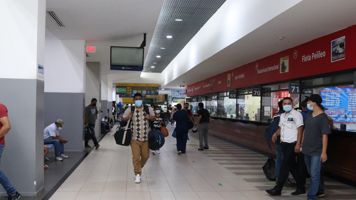 Referencial. Normalmente, la Terminal Terrestre luce con muchos pasajeros.