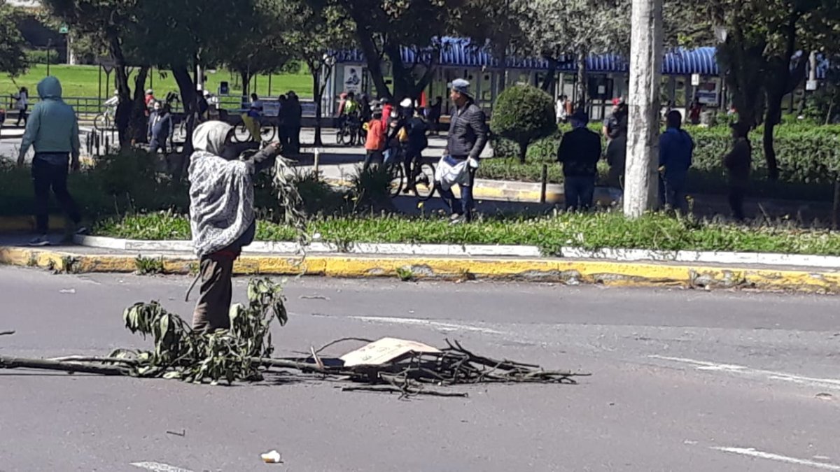 Obstáculos. Manifestantes obstaculizaron la avenida Patria, al pie de la Fiscalía.