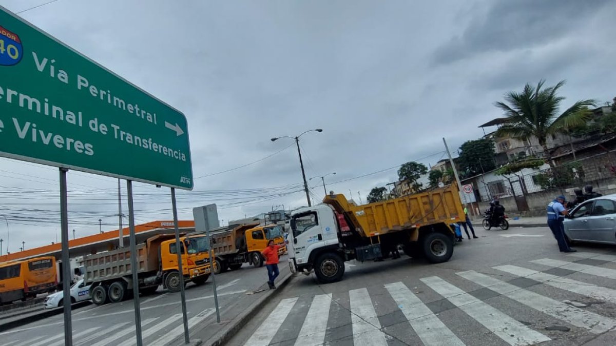 Los guardias de seguridad del sitio señalaron que los administradores municipales ordenaron que la prensa no ingresen a la infraestructura.