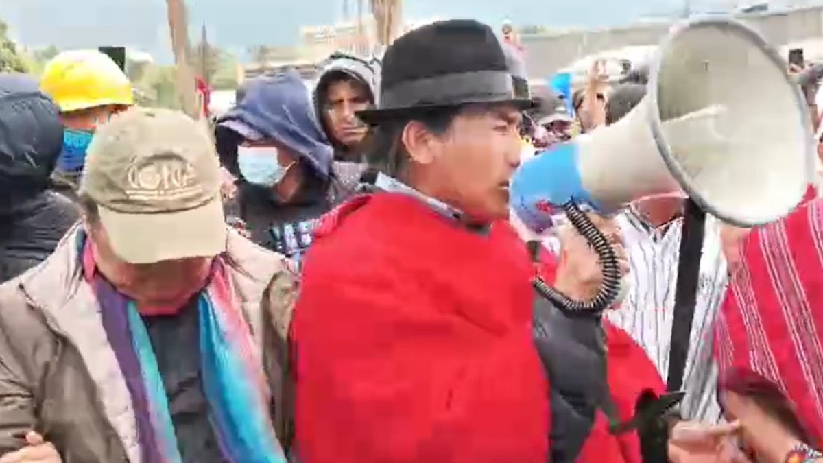 Marcha. Miles de manifestantes inician una marcha por las avenidas de la capital.