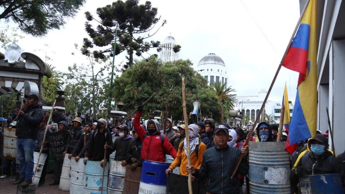 La gobernación de Tungurahua fue tomada por segunda vez por los indígenas, pero en esta se quedarán hasta que termine el paro, aseguraron.