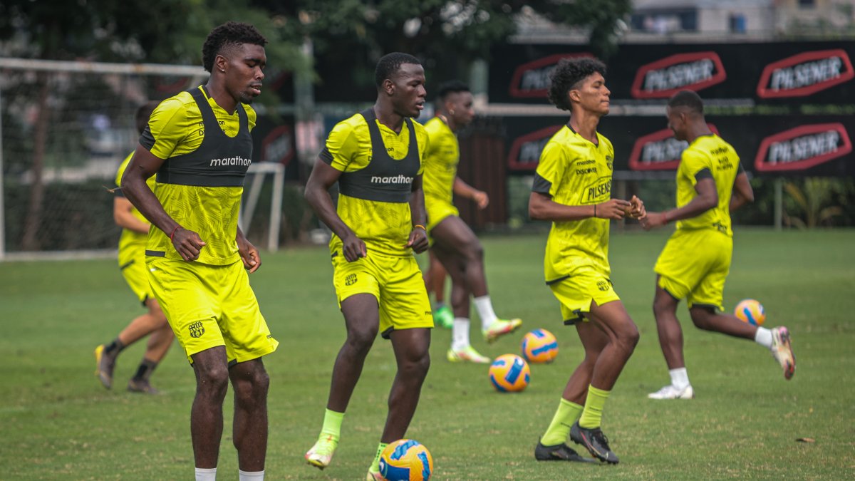 Barcelona sigue con sus prácticas, pero no jugará este domingo frente a El Nacional.
