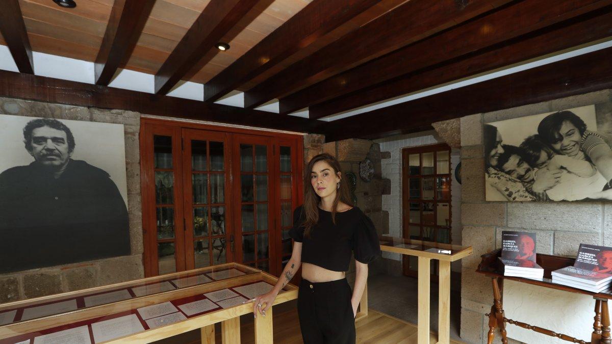 Exhibición. La nieta y directora de la Casa de la Literatura Gabriel García Márquez, Emilia García Elizondo.
