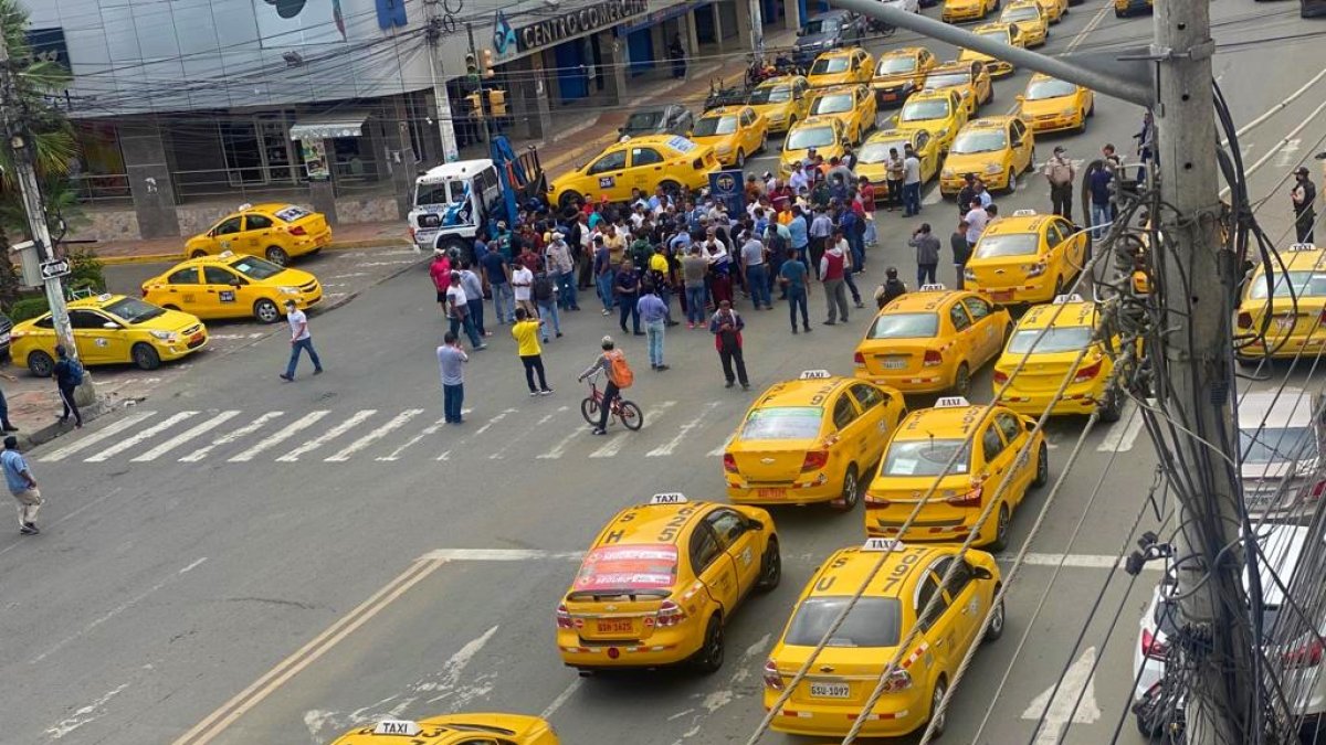 El pasado 22, los taxistas bloquearon la avenida 9 de Octubre, arteria principal de La Libertad.
