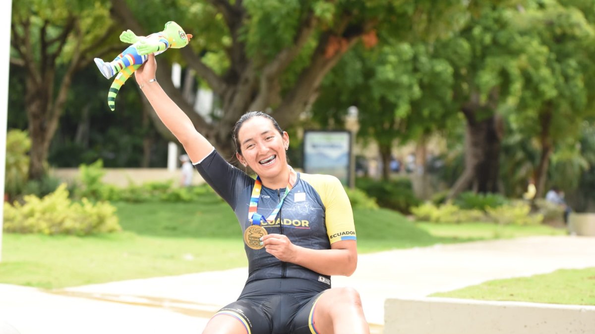 Aun con la medalla de oro en la mano la ciclista dijo no creérselo. Con 42:59 ya es la mejor de toda la región.