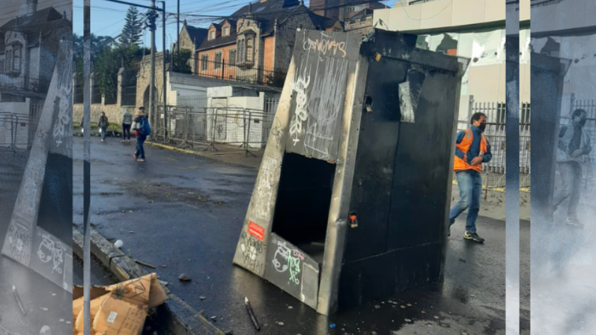 Así quedó el quiosco de Marta Yumbay luego de que fue destruido por manifestantes.