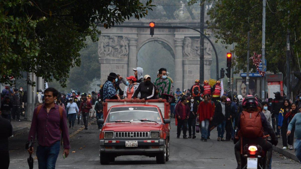 Abandono. La Policía logró que los manifestantes abandonen los espacios convertidos desde el jueves en escenario de conflicto.