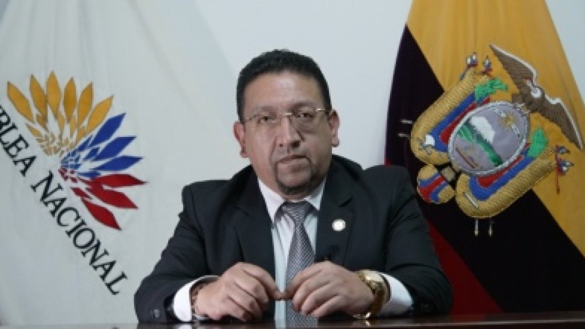 Además de esta convocatoria, existe otra para el pleno de la Asamblea Nacional para conocer y resolver el pedido de destitución solicitado por la bancada de UNES.