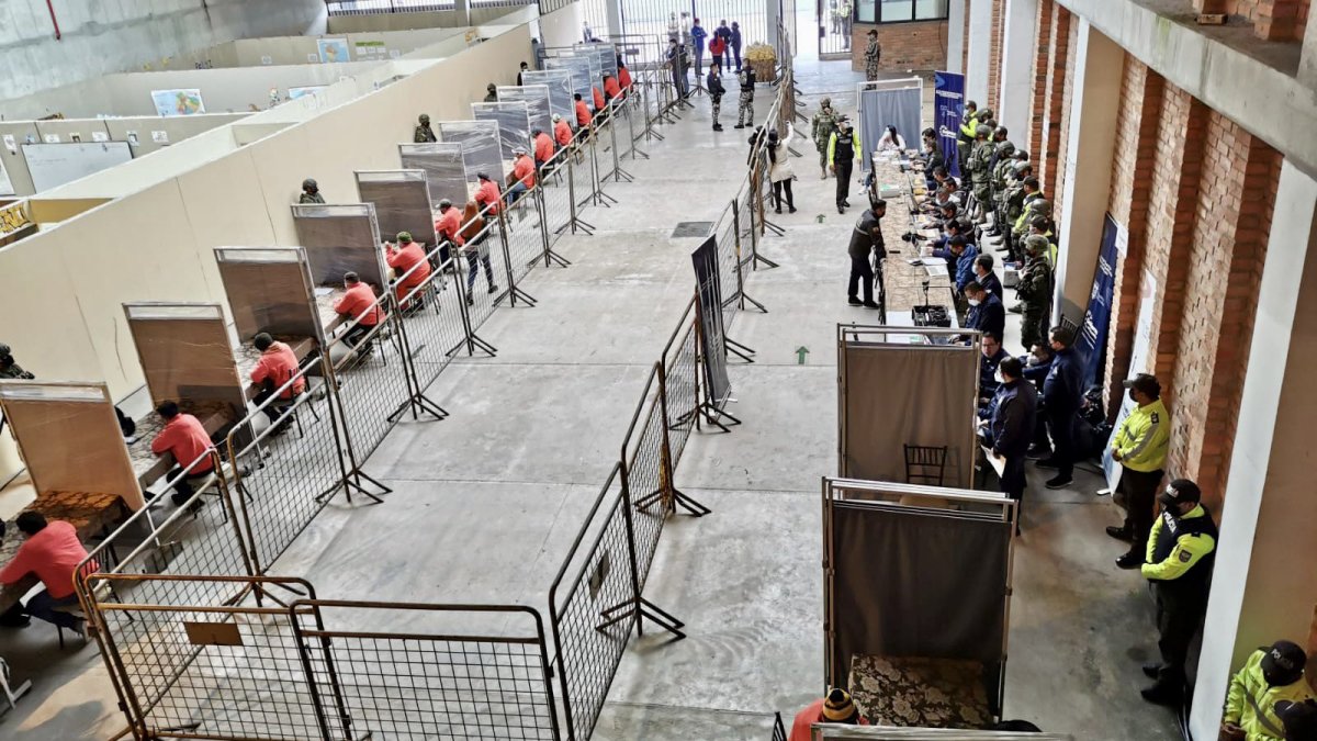 Tras la masacre del 3 de abril en Turi se habilitó una sala temporal para registrar a los privados de libertad y de esta forma conocer el número de convictos, sus condiciones legales y de vida.