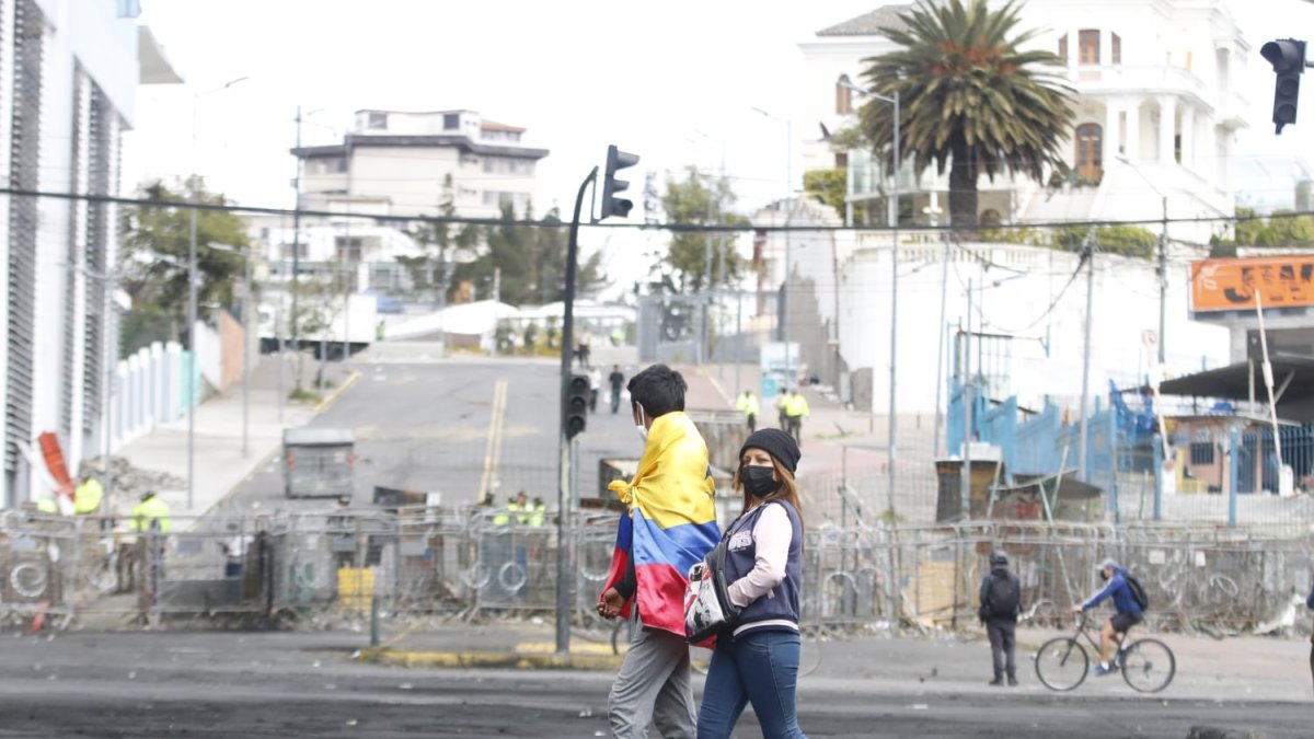 En los alrededores del parque El Arbolito de a poco comenzaron reunirse los manifestantes pasada a las 11:00.