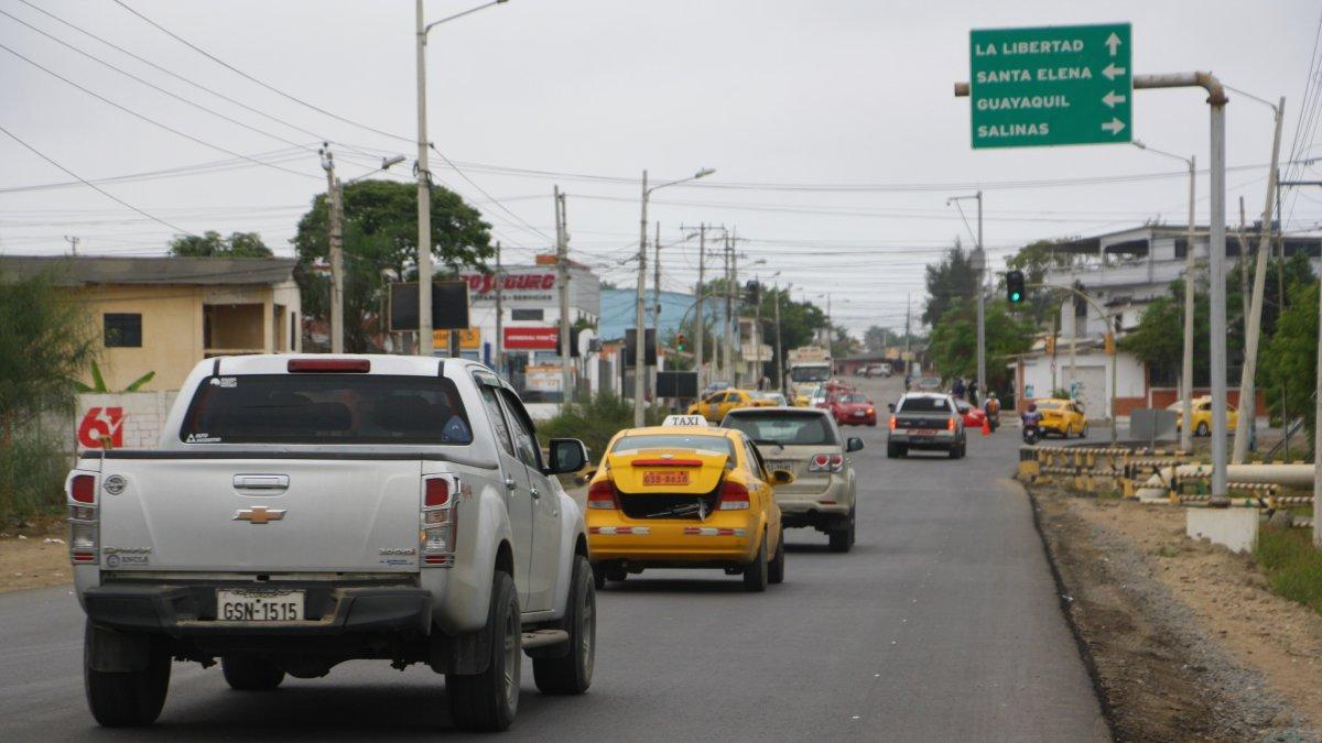 1. Fluidez. Con la nueva carpeta asfáltica, los conductores transitan con mayor rapidez, por lo que habitantes del sector piden se respeten las señales de  tránsito.