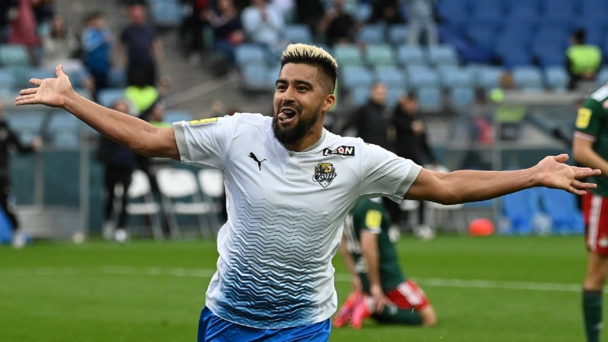 Christian Noboa, volante ecuatoriano del Sochi, destaca también por su presencia ofensiva.