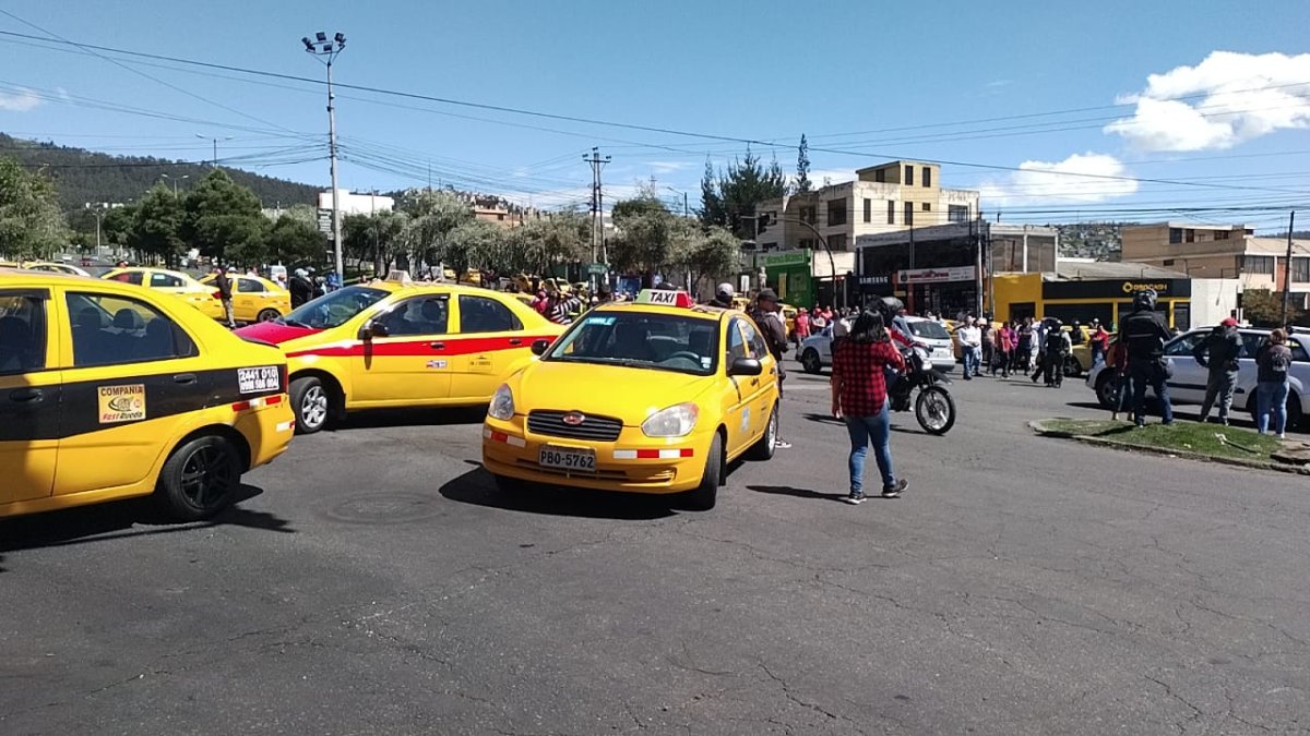 Taxistas se sumaron al paro en el norte de Quito.