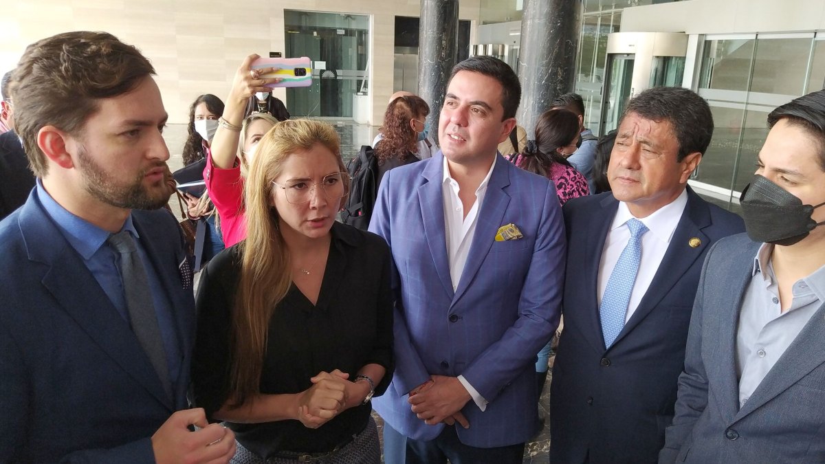 El Partido Social Cristiano se pronunció sobre la consulta popular, pero no definió una postura. Indicó que esperarán  a lo que decida la Corre Constitucional para, 