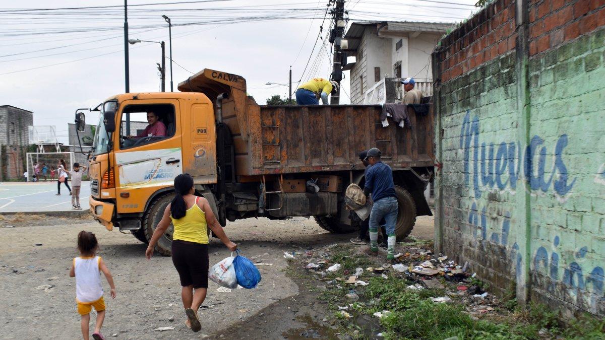 Escenario. En las esquinas se evidencian la falta de obra en Los Ceibos.