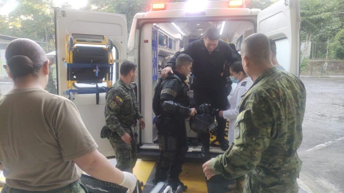 Los agentes heridos fueron llevados a casas de salud